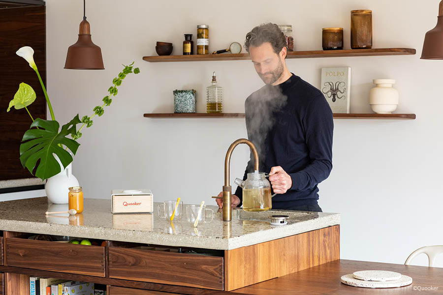 Aktuelles – Trends – News im Juni 2024 | Quooker Wasserhahn Fusion Round Messing Patina | Möbeltischlerei woodendesign | Tischler Möbeltischler Möbelmanufaktur Hamburg