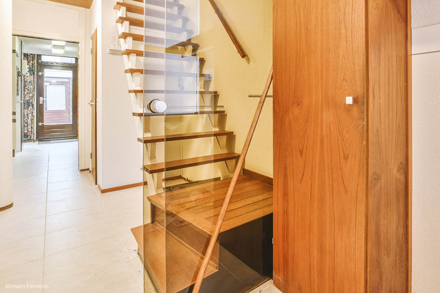 steile Treppe nach Maß mit Holz | Aktuelles – Trends – News im Februar 2025 | Möbeltischlerei woodendesign | Tischlerei Möbeltischler Möbelmanufaktur Hamburg