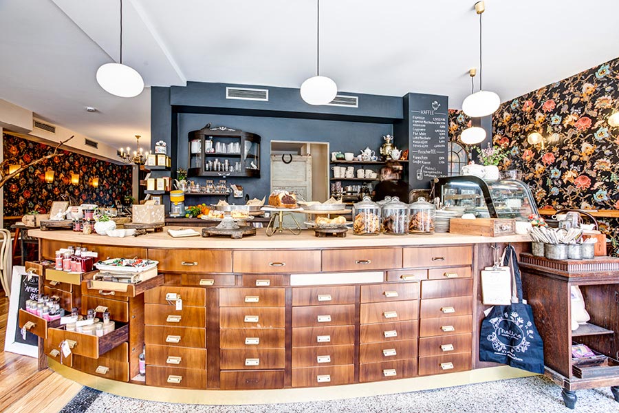 Objekteinrichtung & Ladenbau aus Massiv-Holz - Ladentheke - individuell & außergewöhnlich - in Hamburg von der Möbeltischlerei woodendesign feine Möbel | Schreiner Tischler Hamburg individueller Ladenbau Ladenbauer Design