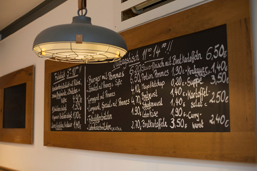 Objekteinrichtung & Ladenbau - Speisekarte bzw. Warentafel - in Hamburg von der Möbeltischlerei woodendesign feine Möbel | Schreiner Tischler Hamburg individueller Ladenbau Ladenbauer Design