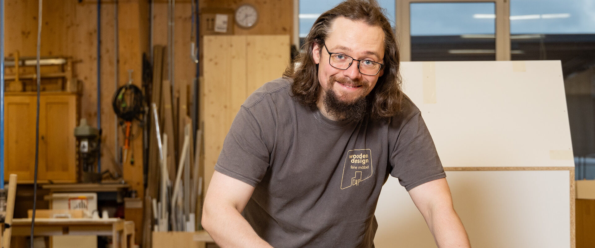 Marc Wollgast | Tischler-Azubi in Ausbildung bei der Möbeltischlerei woodendesign feine Möbel in Hamburg - Jan Korf & seine Mitarbeiter Möbelmanufaktur Tischlerei Schreiner Schreinerei Möbeltischler Tischlermeister